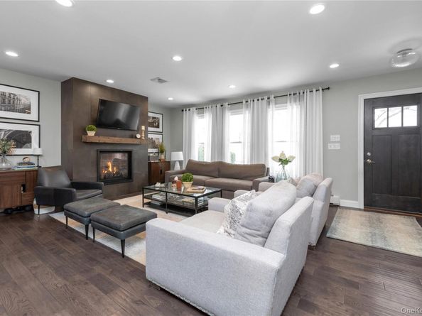 5 Emmet Place, Hicksville NY 11801