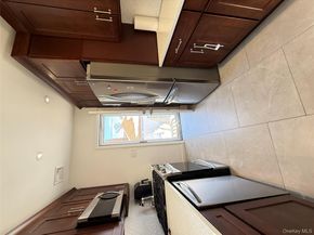 16 Sportsmans Avenue, Freeport NY 11520