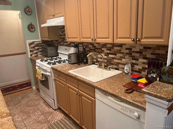 151-20 88 Street 6C, Howard Beach NY 11414