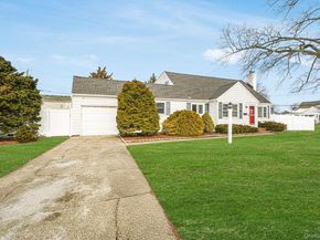 53 Canterbury Lane, North Babylon NY 11703