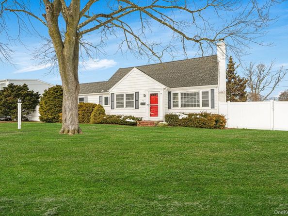 53 Canterbury Lane, North Babylon NY 11703