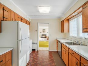 53 Canterbury Lane, North Babylon NY 11703