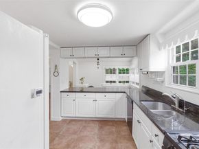 47 Onderdonk Avenue, Manhasset NY 11030