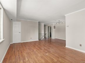 5 Pinebrook Place 5, Bay Shore NY 11706