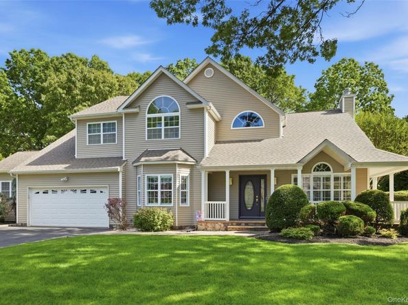 10 Cayla Lane, Port Jefferson NY 11776