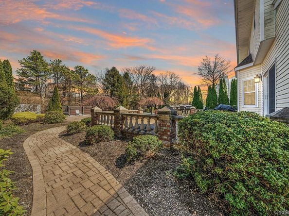 5 Province Drive, South Setauket NY 11720