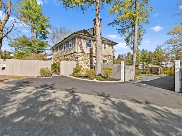 7 Rolling Hills Road, Thornwood NY 10594
