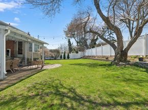15 Wayland Road, Plainview NY 11803