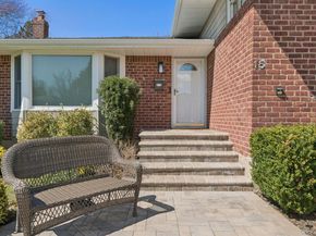 15 Wayland Road, Plainview NY 11803