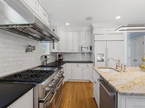 42 Mulberry Lane, New Rochelle NY 10804