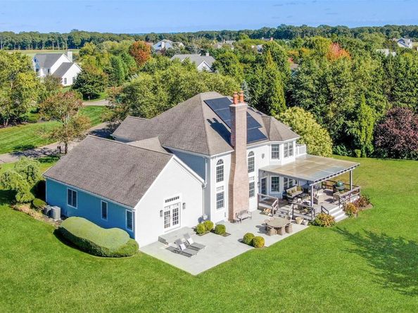 350 Laurel Way, Laurel NY 11948
