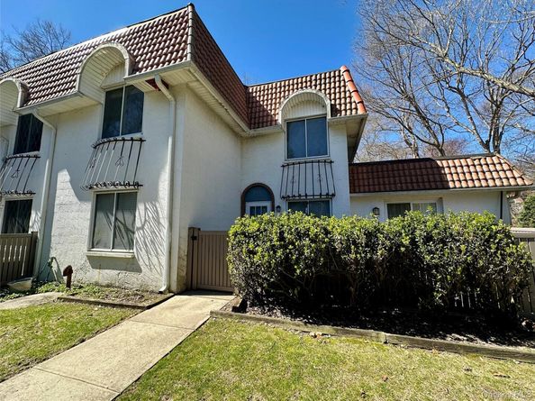 280 Brettonwoods Drive, Coram NY 11727