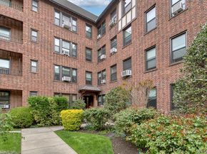 246 Bronxville Road I3, Bronxville NY 10708