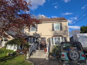 522 Rowlinson Drive, Shirley NY 11967