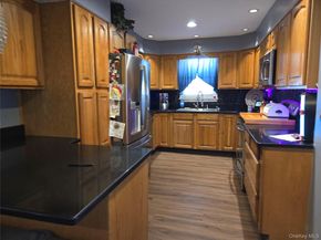 522 Rowlinson Drive, Shirley NY 11967