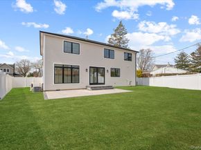 2 Winters Court, Plainview NY 11803