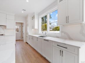 2 Winters Court, Plainview NY 11803
