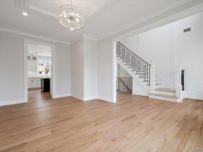 2 Winters Court, Plainview NY 11803