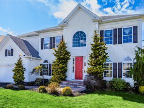 32 Avolet Court, Mount Sinai NY 11766
