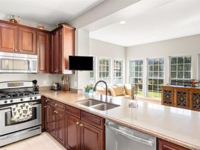 32 Avolet Court, Mount Sinai NY 11766