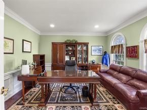 32 Avolet Court, Mount Sinai NY 11766