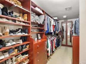 32 Avolet Court, Mount Sinai NY 11766