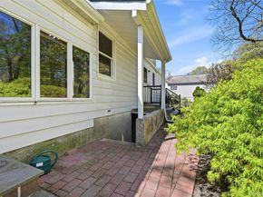 9 Robinson Street, Shoreham NY 11786