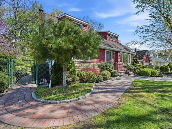 9 Robinson Street, Shoreham NY 11786
