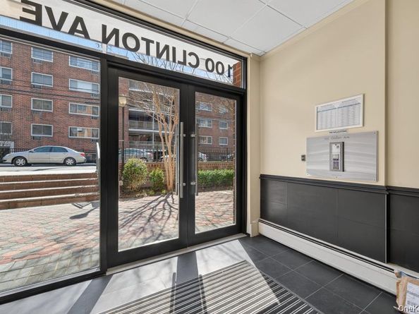 100 Clinton Avenue 4R, Mineola NY 11501