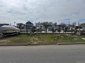 253 E Riviera Drive, Lindenhurst NY 11757