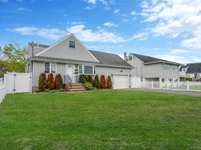 253 E Riviera Drive, Lindenhurst NY 11757