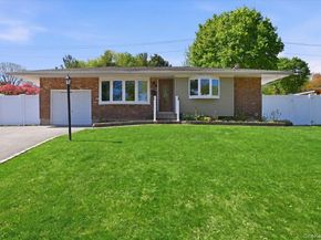 9 Copperbeech Road, Saint James NY 11780