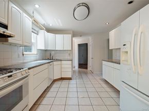 8 Beverly Court, Farmingville NY 11738