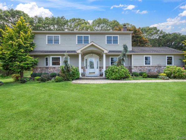 8 Beverly Court, Farmingville NY 11738