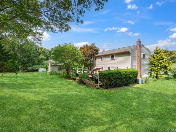 8 Beverly Court, Farmingville NY 11738