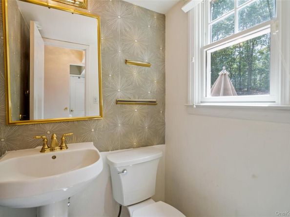 8 Beverly Court, Farmingville NY 11738