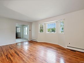 8 Beverly Court, Farmingville NY 11738