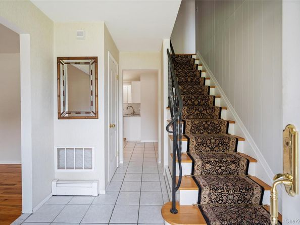 8 Beverly Court, Farmingville NY 11738