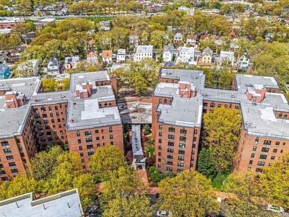 139-15 83rd Avenue 726, Briarwood NY 11435