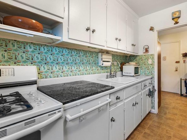 139-15 83rd Avenue 726, Briarwood NY 11435