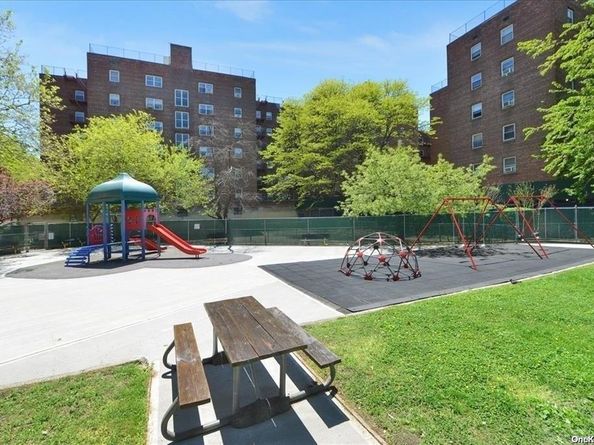 139-15 83rd Avenue 726, Briarwood NY 11435