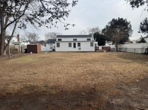 952 Thompson Drive, Bay Shore NY 11706