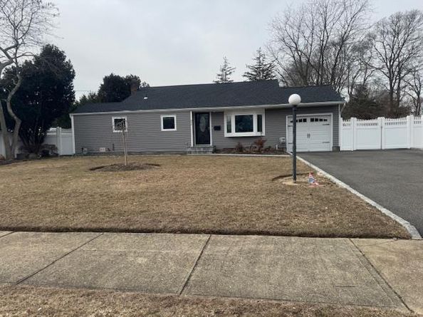 952 Thompson Drive, Bay Shore NY 11706