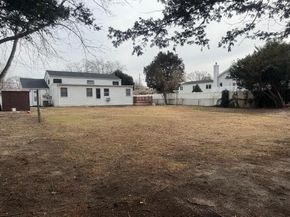 952 Thompson Drive, Bay Shore NY 11706