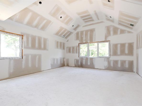 825 Weber Avenue, West Babylon NY 11704