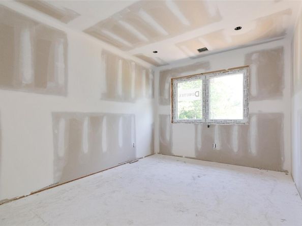 825 Weber Avenue, West Babylon NY 11704