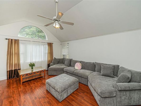 33 Peachtree Lane, Mount Sinai NY 11766