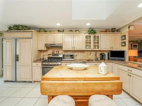 33 Peachtree Lane, Mount Sinai NY 11766