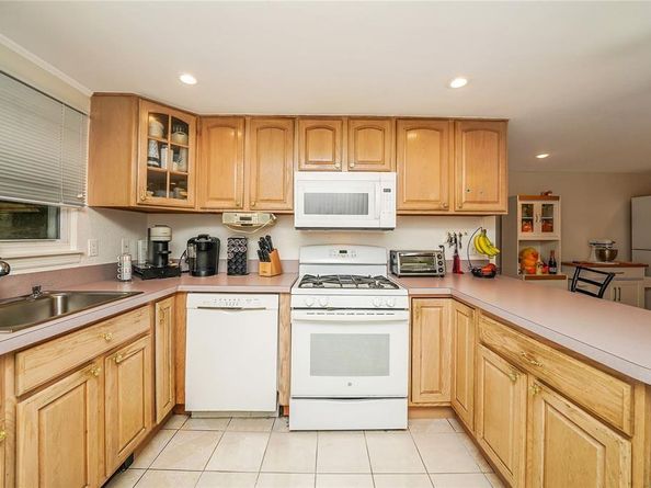 33 Peachtree Lane, Mount Sinai NY 11766