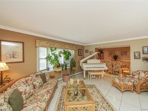 33 Peachtree Lane, Mount Sinai NY 11766